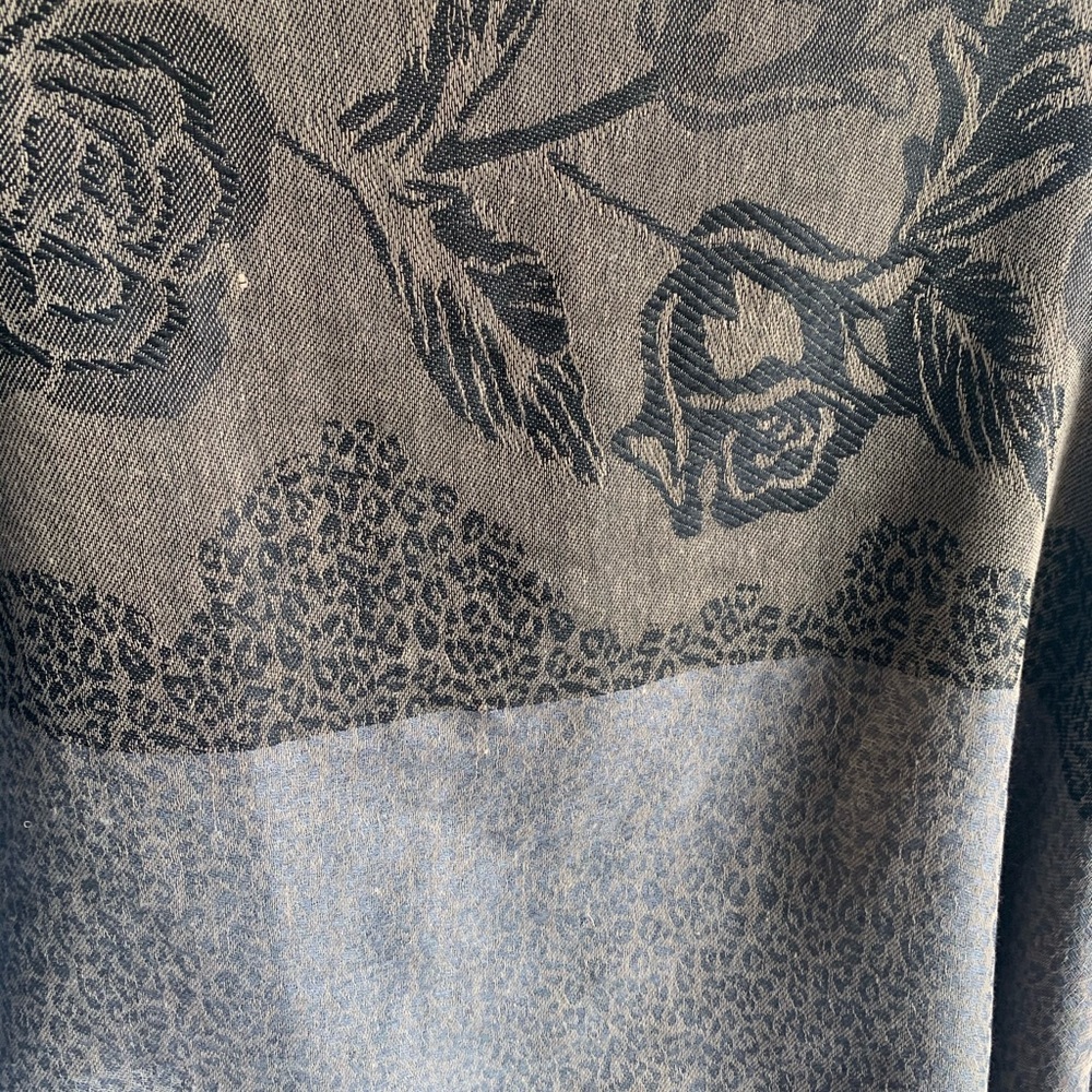 SHAWL - Picture 5 of 5